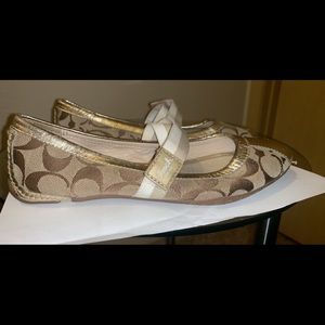 👠Authentic Gold Coach Mary Jane Flats!👠
